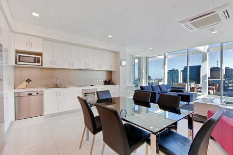 Light And Spacious, Stunning Views Of Adelaide - Kawana Tourism 3