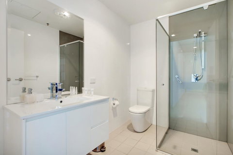 Light And Spacious, Stunning Views Of Adelaide - Kawana Tourism 8