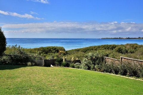 Culburra Beachhouse - Kawana Tourism 17