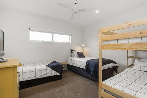 Sea View At Silver Sands - C21 SouthCoast Holidays - Kawana Tourism 9