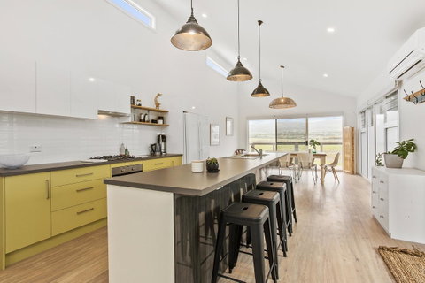 Sea View At Silver Sands - C21 SouthCoast Holidays - Kawana Tourism 6