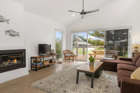 Sea View At Silver Sands - C21 SouthCoast Holidays - Kawana Tourism 4