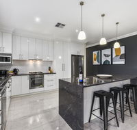 Accommodation on Lansell 2 - Kawana Tourism