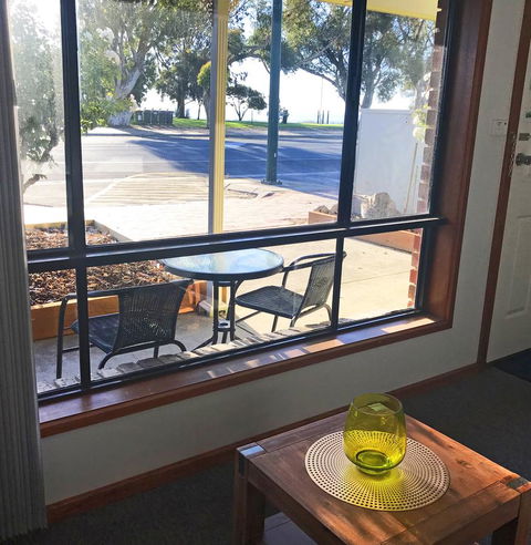 Lake Albert Motel - Kawana Tourism 3