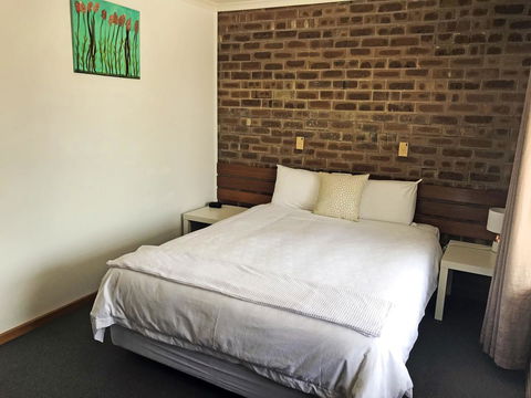 Lake Albert Motel - Kawana Tourism 40