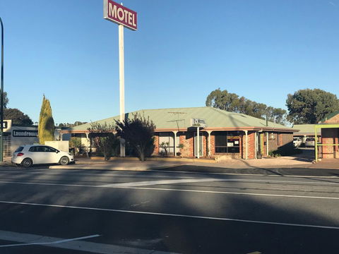Lake Albert Motel - Kawana Tourism 23