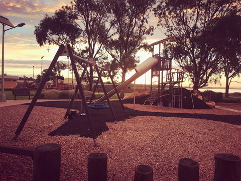 Lake Albert Motel - Kawana Tourism 19