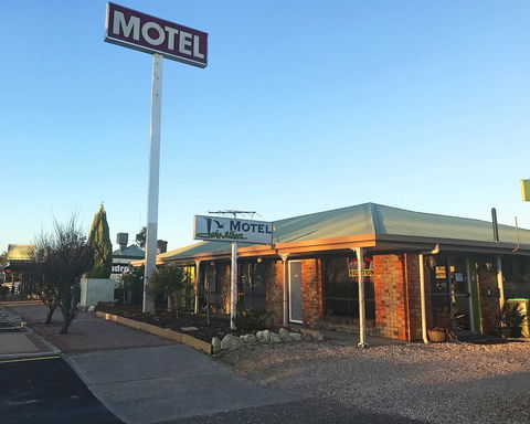 Lake Albert Motel - Kawana Tourism 12
