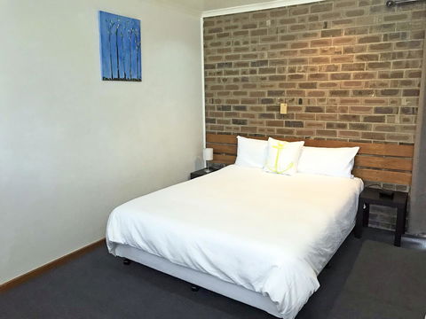 Lake Albert Motel - Kawana Tourism 42