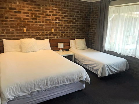 Lake Albert Motel - Kawana Tourism 26