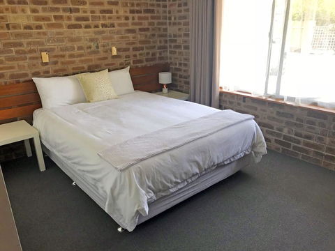 Lake Albert Motel - Kawana Tourism 38