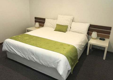 Lake Albert Motel - Kawana Tourism 5