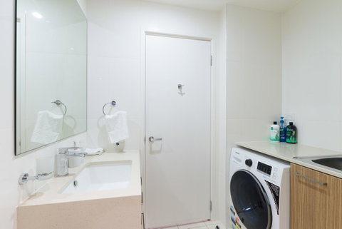 Ther-Rich 2Brm CBD Apartment - Kawana Tourism 28