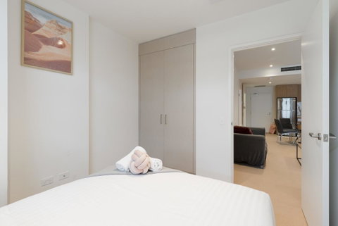 Ther-Rich 2Brm CBD Apartment - Kawana Tourism 8