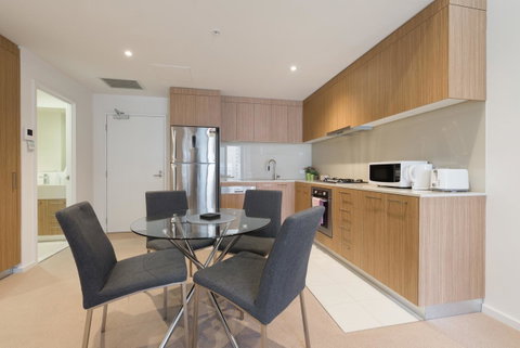 Ther-Rich 2Brm CBD Apartment - Kawana Tourism 13