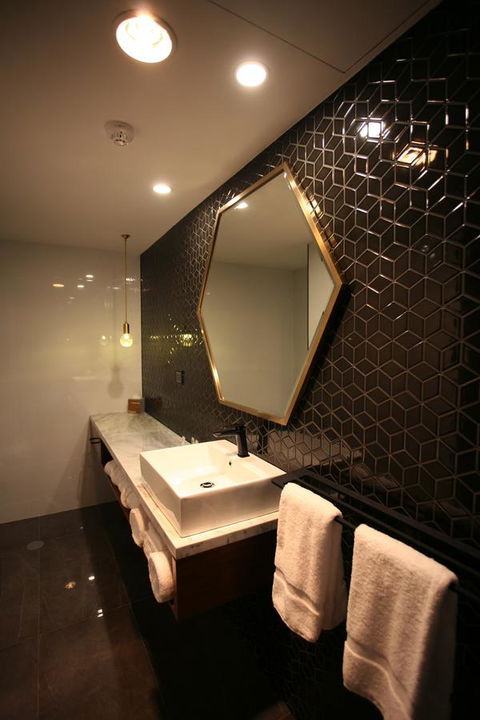 Ellen Hotel - Kawana Tourism 25