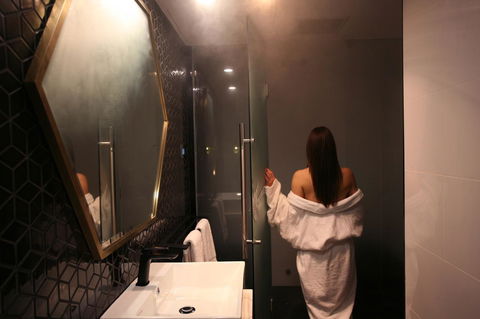 Ellen Hotel - Kawana Tourism 6