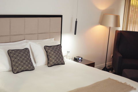 Ellen Hotel - Kawana Tourism 10