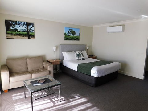 Alexander Cameron Suites - Kawana Tourism 9