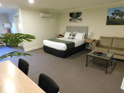 Alexander Cameron Suites - Kawana Tourism 8