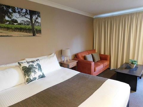 Alexander Cameron Suites - Kawana Tourism 11