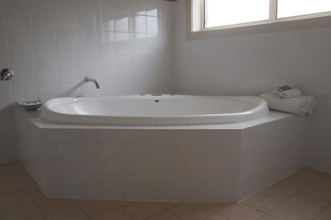 Alexander Cameron Suites - Kawana Tourism 21