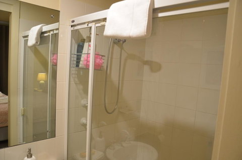 ADELAIDE CENTRAL APARTMENT - 3BR, 2BATH & CARPARK - Kawana Tourism 18