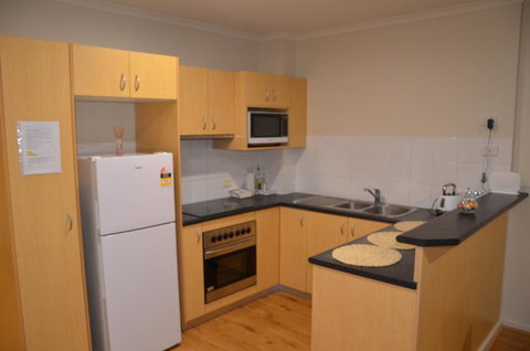 ADELAIDE CENTRAL APARTMENT - 3BR, 2BATH & CARPARK - Kawana Tourism 6