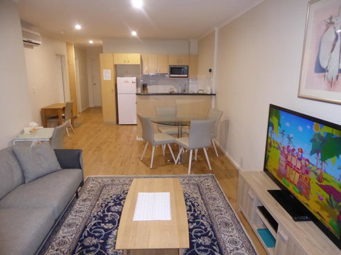 ADELAIDE CENTRAL APARTMENT - 3BR, 2BATH & CARPARK - Kawana Tourism 4