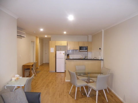 ADELAIDE CENTRAL APARTMENT - 3BR, 2BATH & CARPARK - Kawana Tourism 8