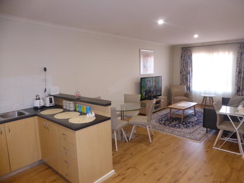 ADELAIDE CENTRAL APARTMENT - 3BR, 2BATH & CARPARK - Kawana Tourism 7