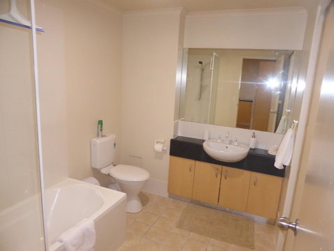 ADELAIDE CENTRAL APARTMENT - 3BR, 2BATH & CARPARK - Kawana Tourism 17