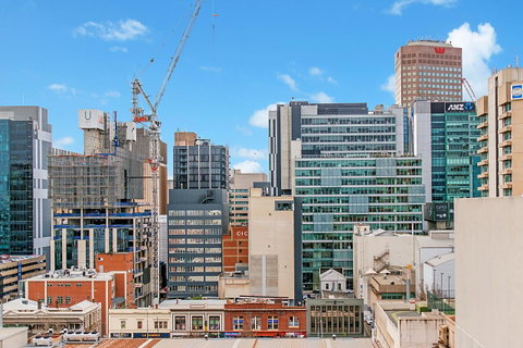 Stylish And Comfortable, Views Over Gouger St! - Kawana Tourism 4
