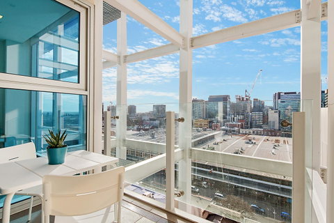 Stylish And Comfortable, Views Over Gouger St! - Kawana Tourism 1