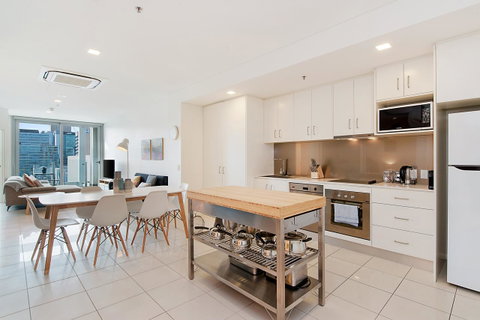 Stylish And Comfortable, Views Over Gouger St! - Kawana Tourism 5