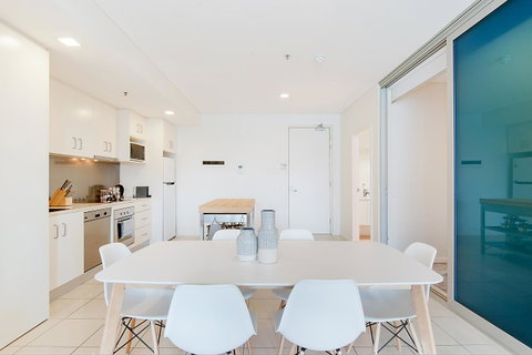 Stylish And Comfortable, Views Over Gouger St! - Kawana Tourism 6
