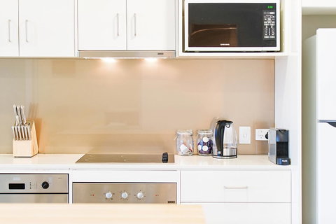 Stylish And Comfortable, Views Over Gouger St! - Kawana Tourism 7