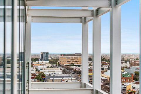 Stylish And Comfortable, Views Over Gouger St! - Kawana Tourism 13