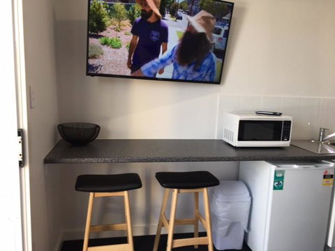 Port Lincoln Shark Apartment 3 - Kawana Tourism 13