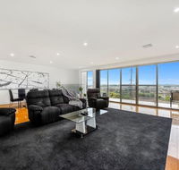 BENGALEE EXECUTIVE TOWNHOUSE- MODERN  STYLISH - Kawana Tourism
