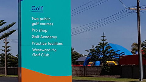 Acaill Accommodation Esplanade Living Self Check-In Self Check-Out - Kawana Tourism 12