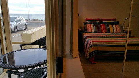 Acaill Accommodation Esplanade Living Self Check-In Self Check-Out - Kawana Tourism 22