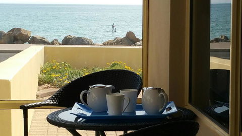 Acaill Accommodation Esplanade Living Self Check-In Self Check-Out - Kawana Tourism 9