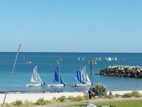 Acaill Accommodation Esplanade Living Self Check-In Self Check-Out - Kawana Tourism 41