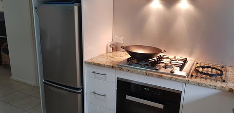 Acaill Accommodation Esplanade Living Self Check-In Self Check-Out - Kawana Tourism 30