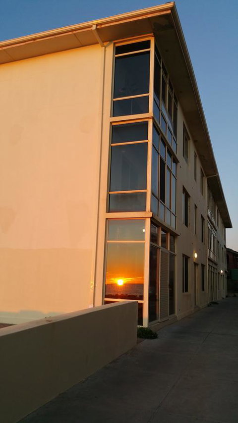 Acaill Accommodation Esplanade Living Self Check-In Self Check-Out - Kawana Tourism 40