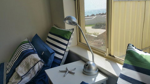 Acaill Accommodation Esplanade Living Self Check-In Self Check-Out - Kawana Tourism 20