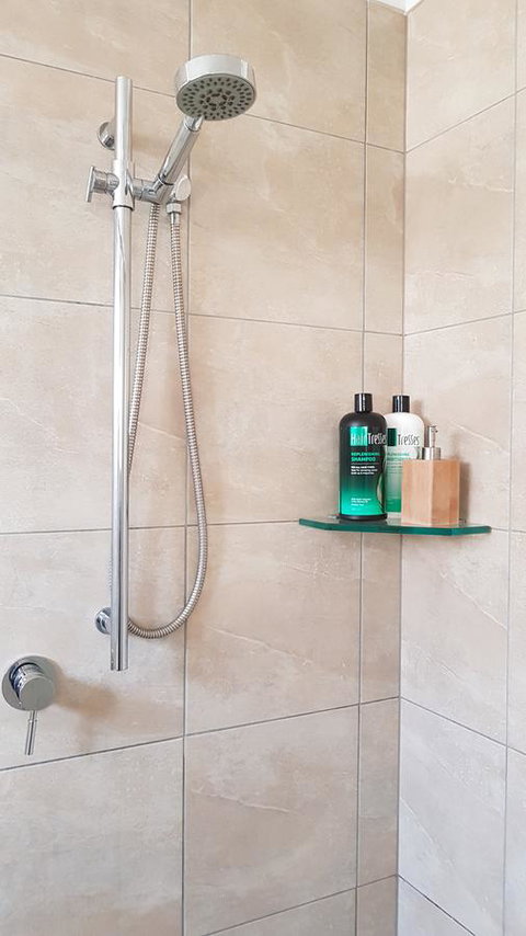 Acaill Accommodation Esplanade Living Self Check-In Self Check-Out - Kawana Tourism 28