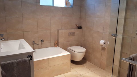 Acaill Accommodation Esplanade Living Self Check-In Self Check-Out - Kawana Tourism 26