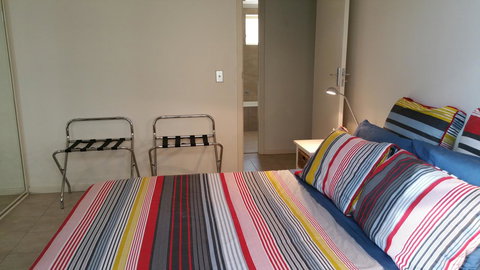 Acaill Accommodation Esplanade Living Self Check-In Self Check-Out - Kawana Tourism 24